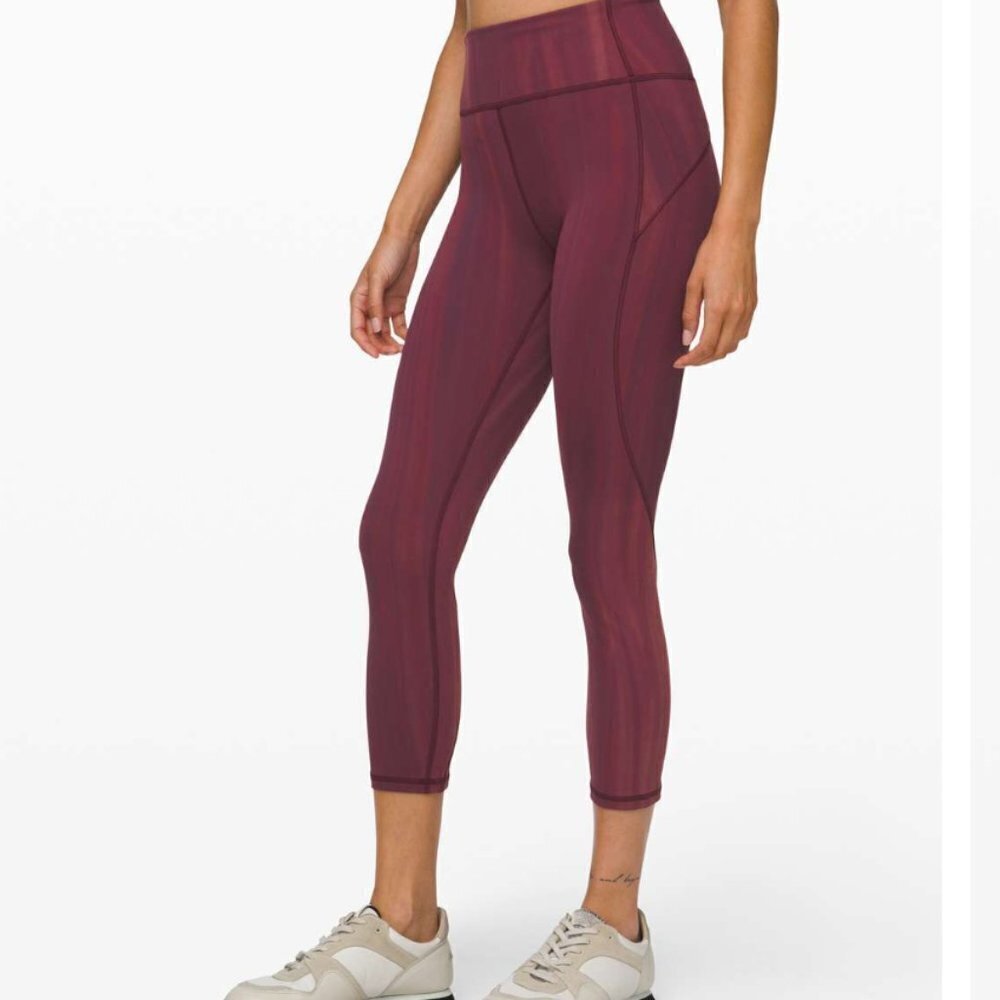 Lululemon In Movement Crop Everlux Linear Spray Dye‎ White Garnet size 6